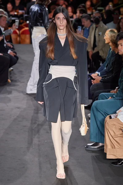 Look 19